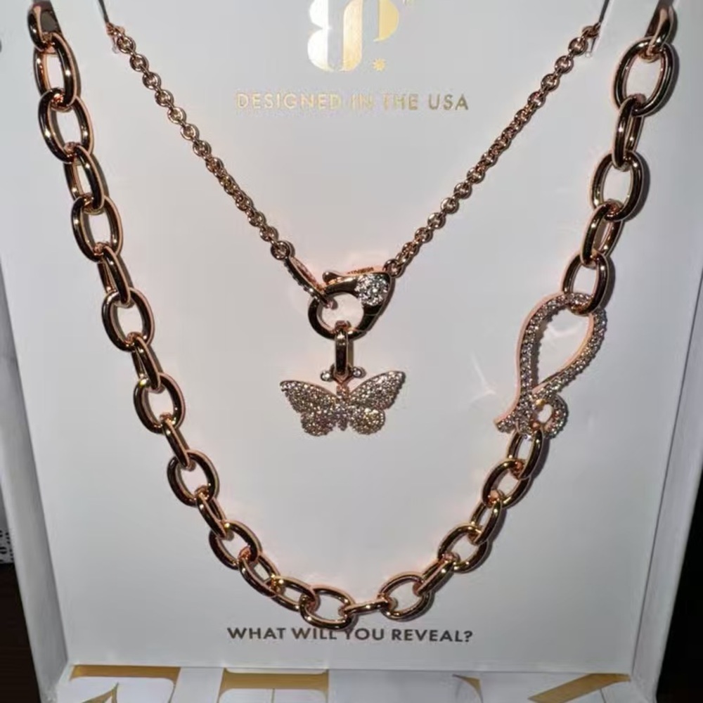 Chic Gold Butterfly Pendant Necklace